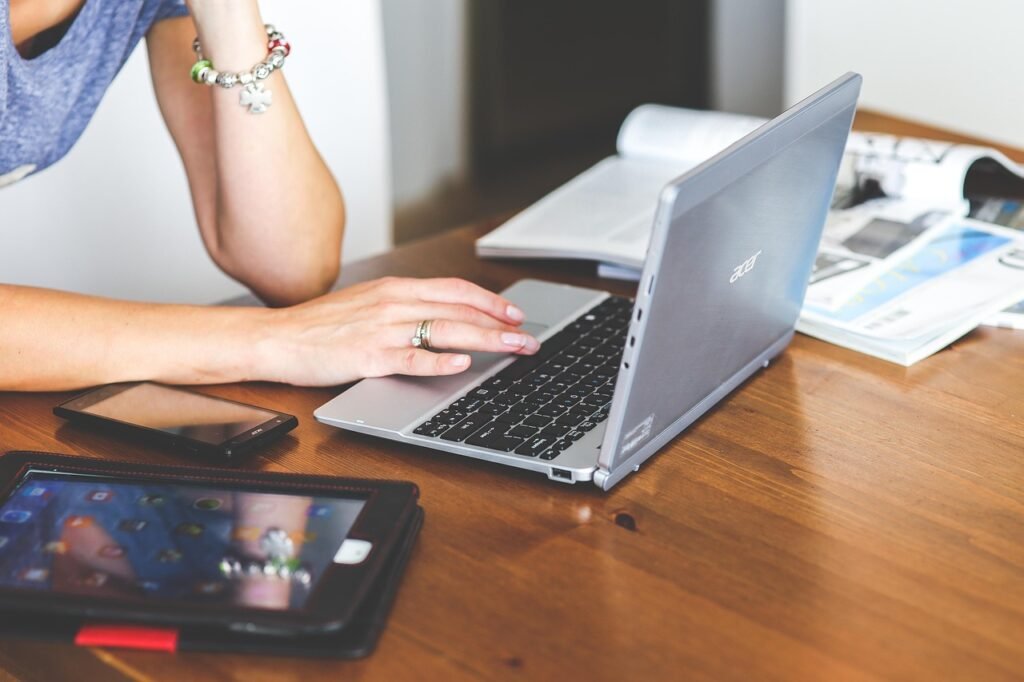 Robo-Advice vs a Human Financial Adviser: What You Do and Don't Get